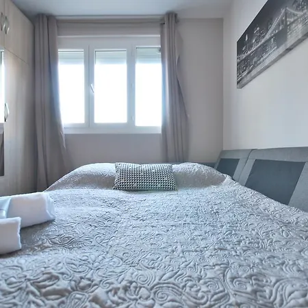 Studio Proche Hotel Martinez Apartment *